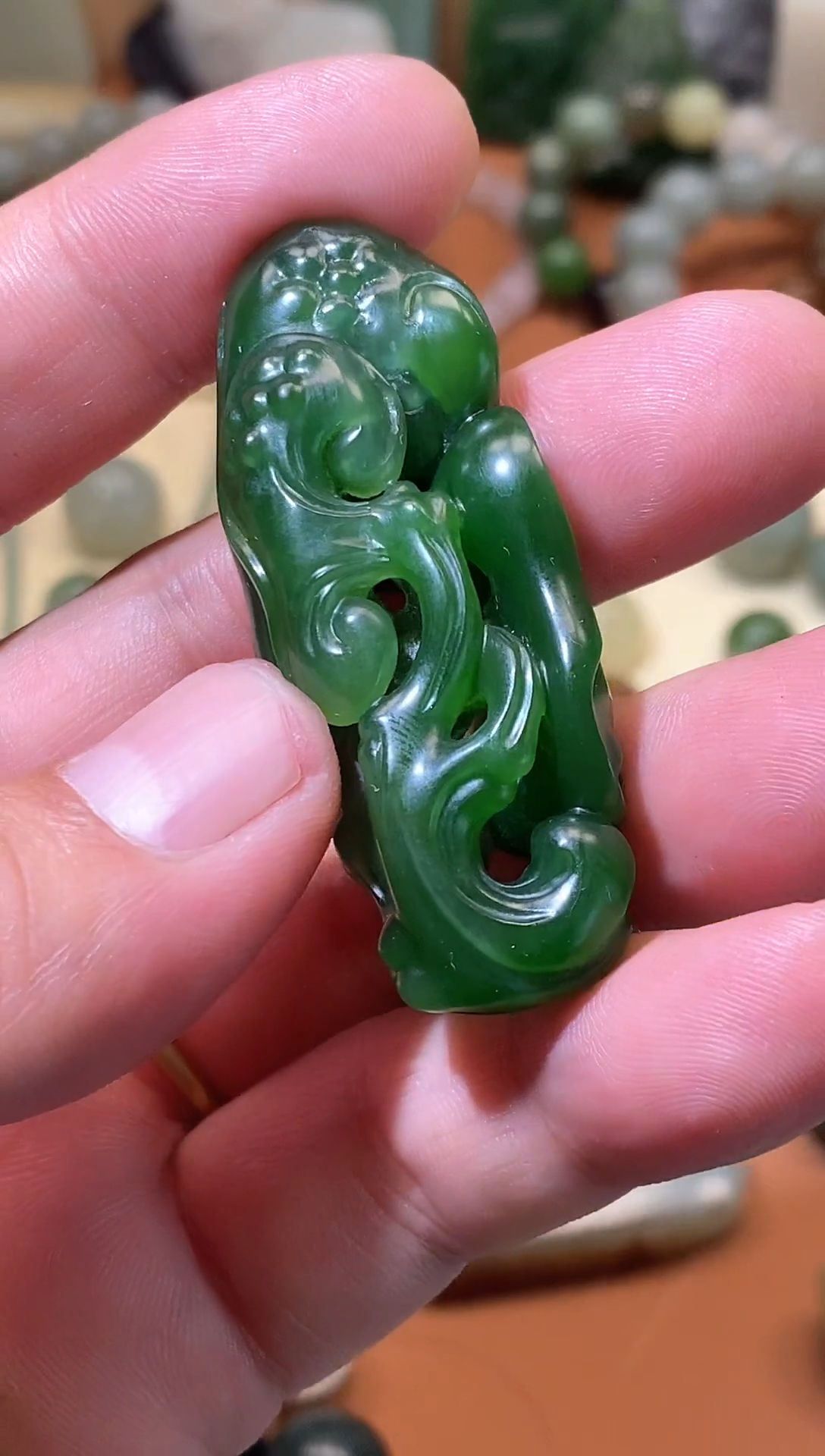 和田玉（糖玉）未镶嵌颈饰如意