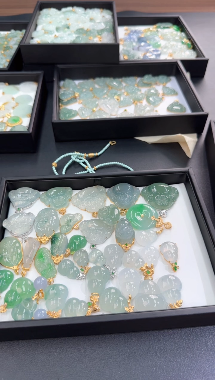 【闪购商品】翡翠颈饰18K金镶嵌250212108