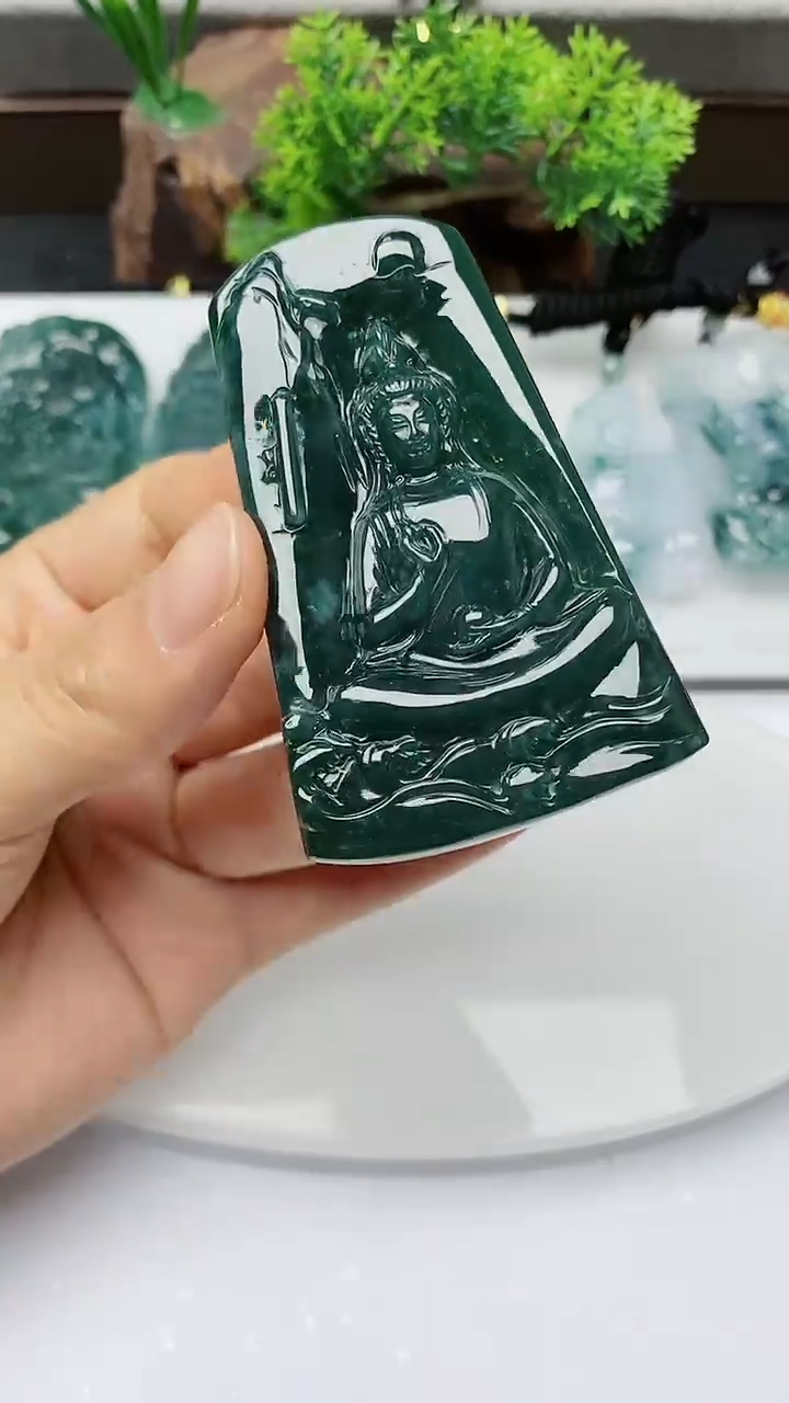 【闪购商品】翡翠颈饰未镶嵌         