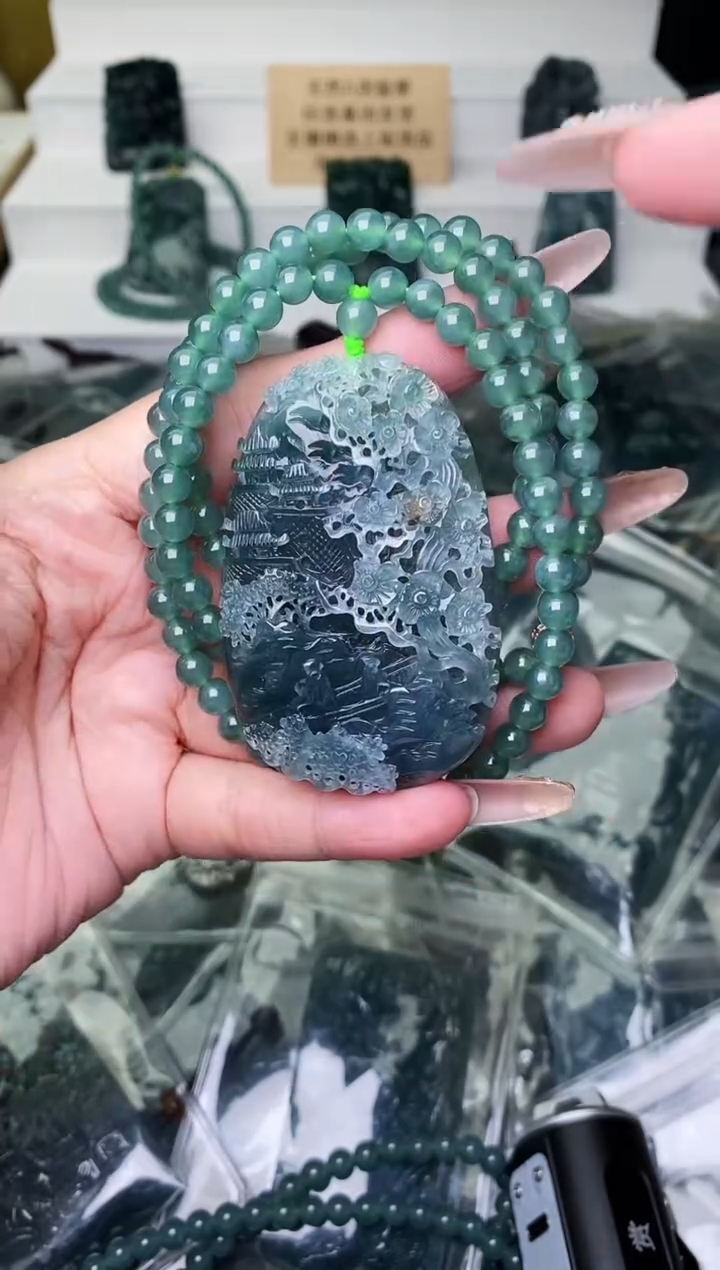 颈饰未镶嵌翡翠 