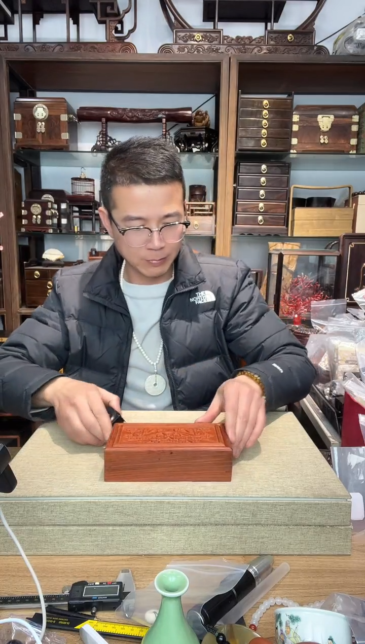 乌木类书架677红花梨雕刻长方抽拉盒如意  瑕疵