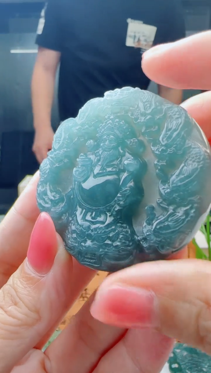 翡翠未镶嵌颈饰多样性发货其中一件