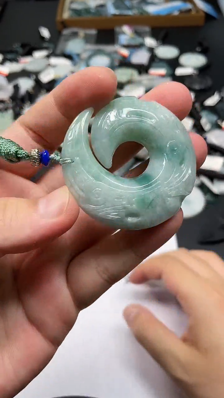 翡翠未镶嵌颈饰 多样性发其一