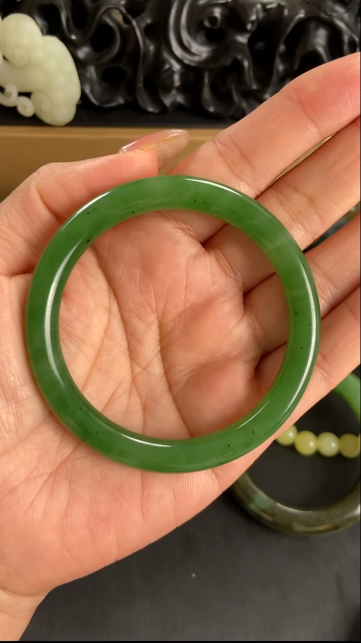 未镶嵌手链和田玉手镯