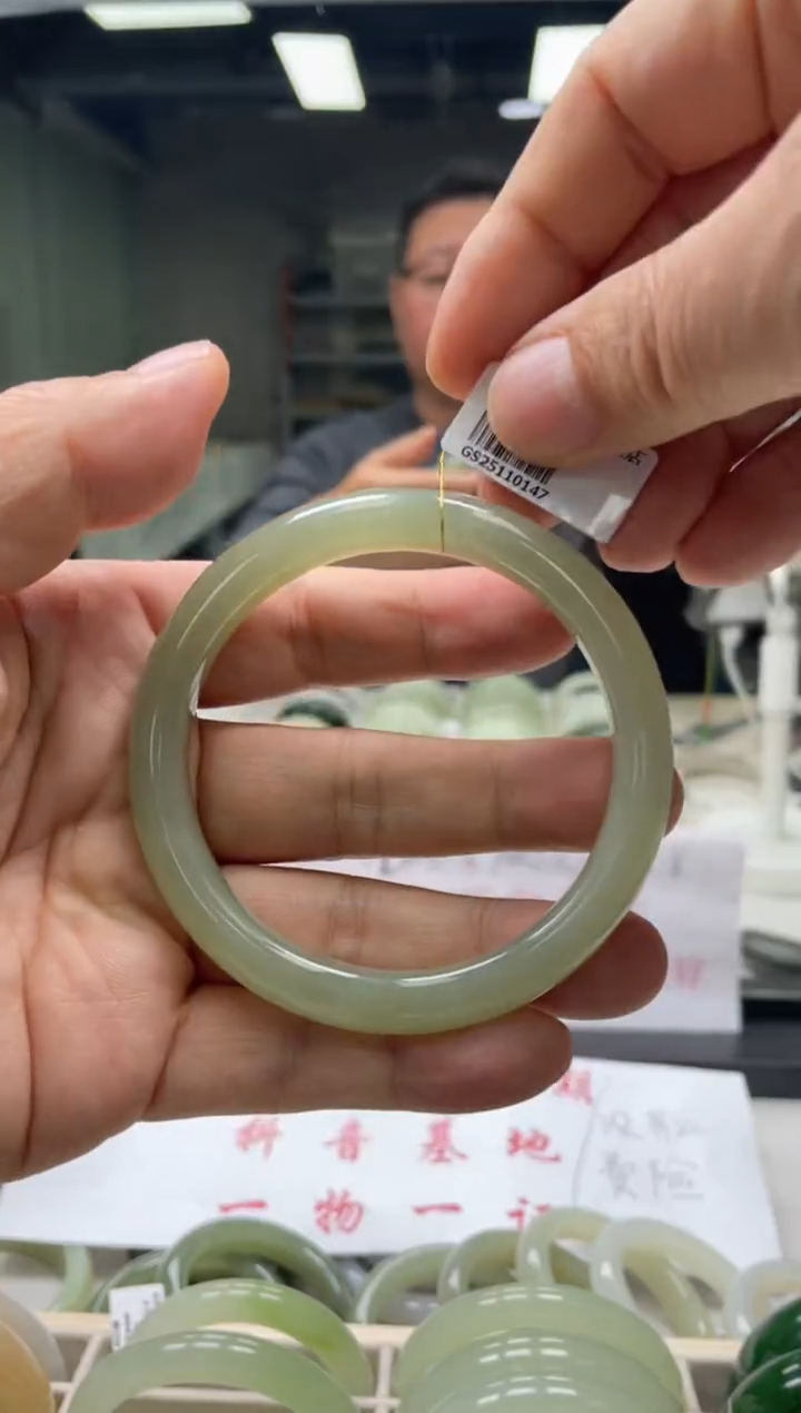 【闪购商品】和田玉手镯未镶嵌编码0147 圈口64-65