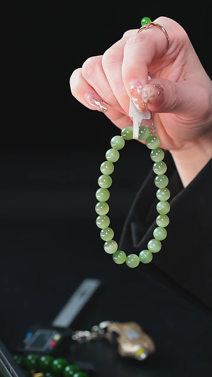 【闪购商品】和田玉手串未镶嵌俄料碧玉粉青微猫卡8mm