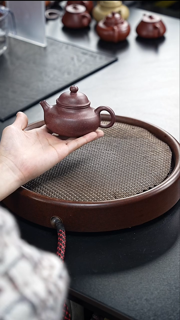 茶壶紫砂大容天-紫玉金砂-全手工微微瑕-180cc