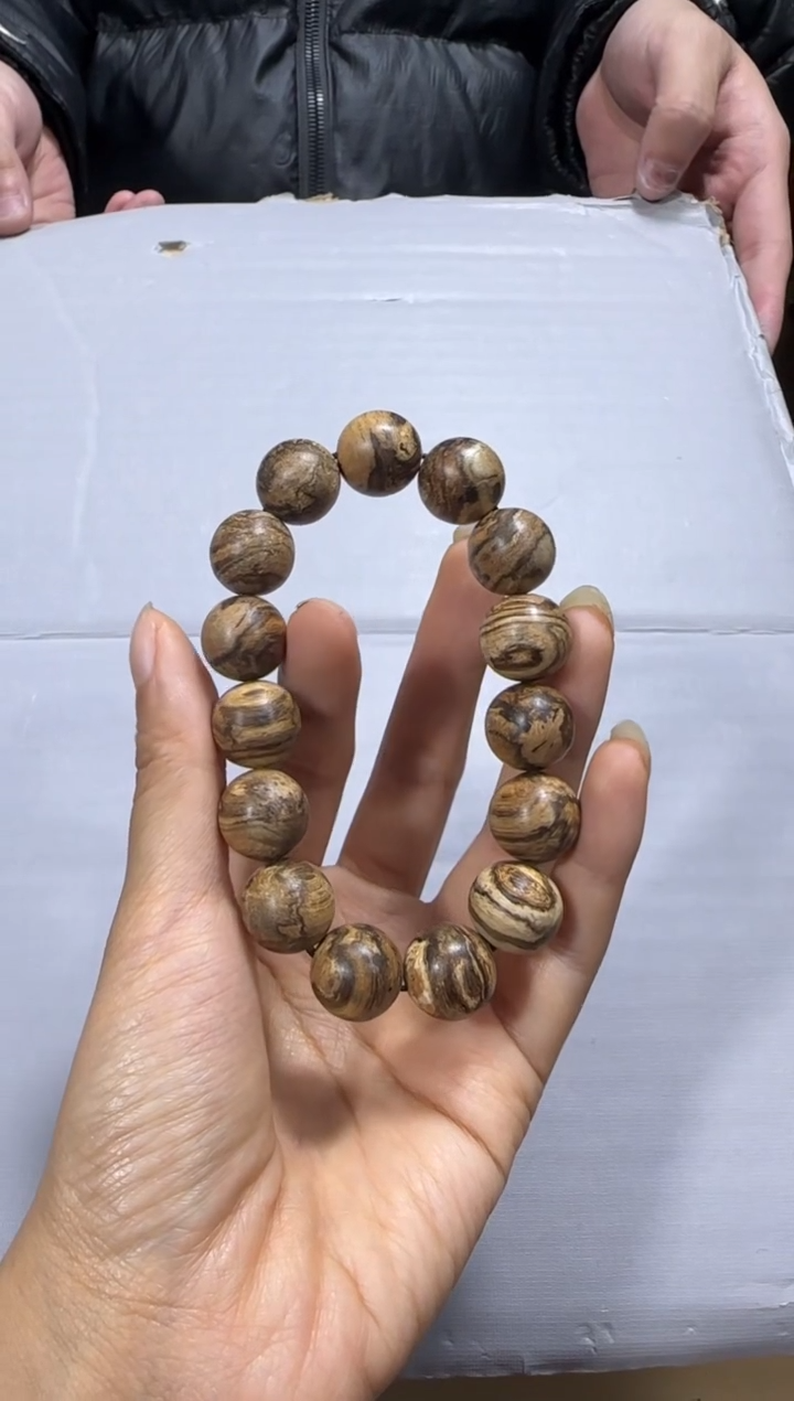 【闪购商品】沉香手串文莱20老料1.4单圈多样性发货发其一