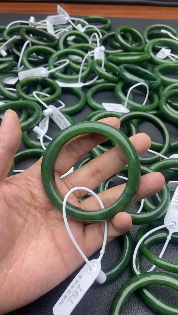 未镶嵌手镯和田玉（碧玉）77-60.9