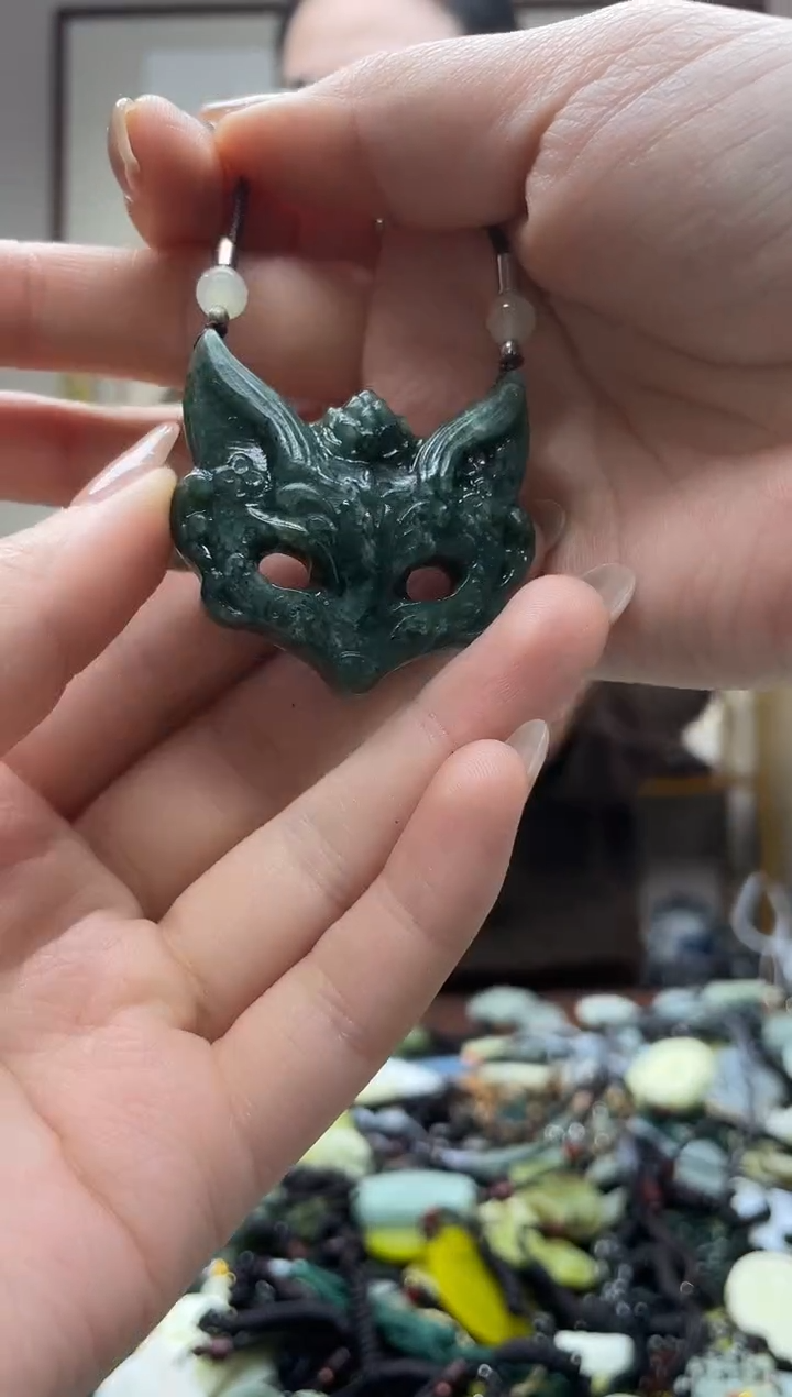 未镶嵌岫玉吊坠`