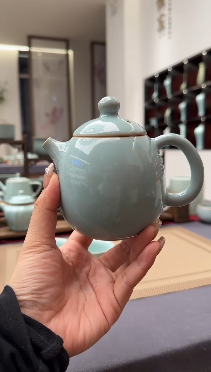 【闪购商品】纯手支钉烧天青釉大龙蛋壶