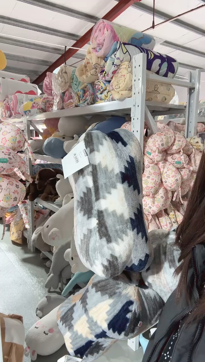 满35包邮  瑕疵   绒 颈枕  