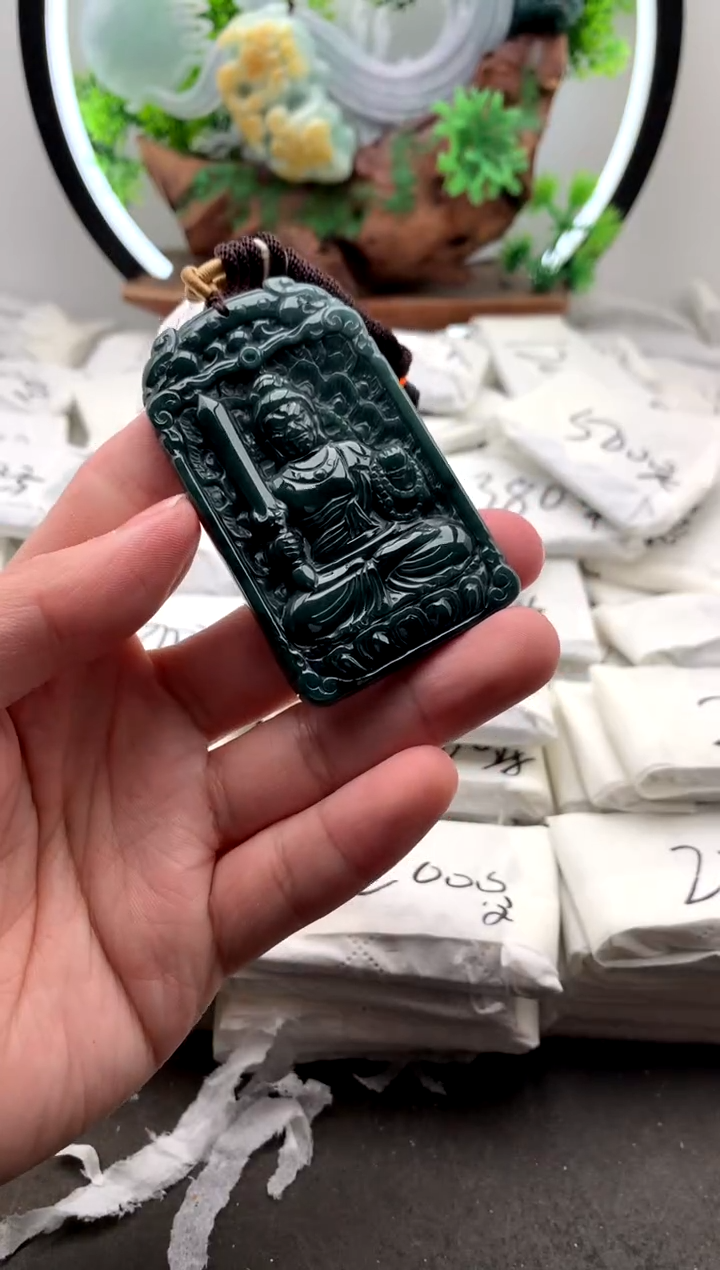 【闪购商品】翡翠颈饰未镶嵌不动明王