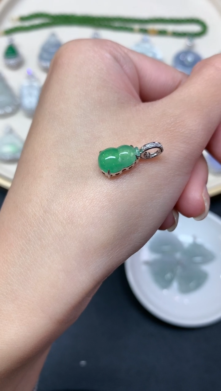 【闪购商品】翡翠吊坠(不含链)18K金镶嵌吊坠A76|2800