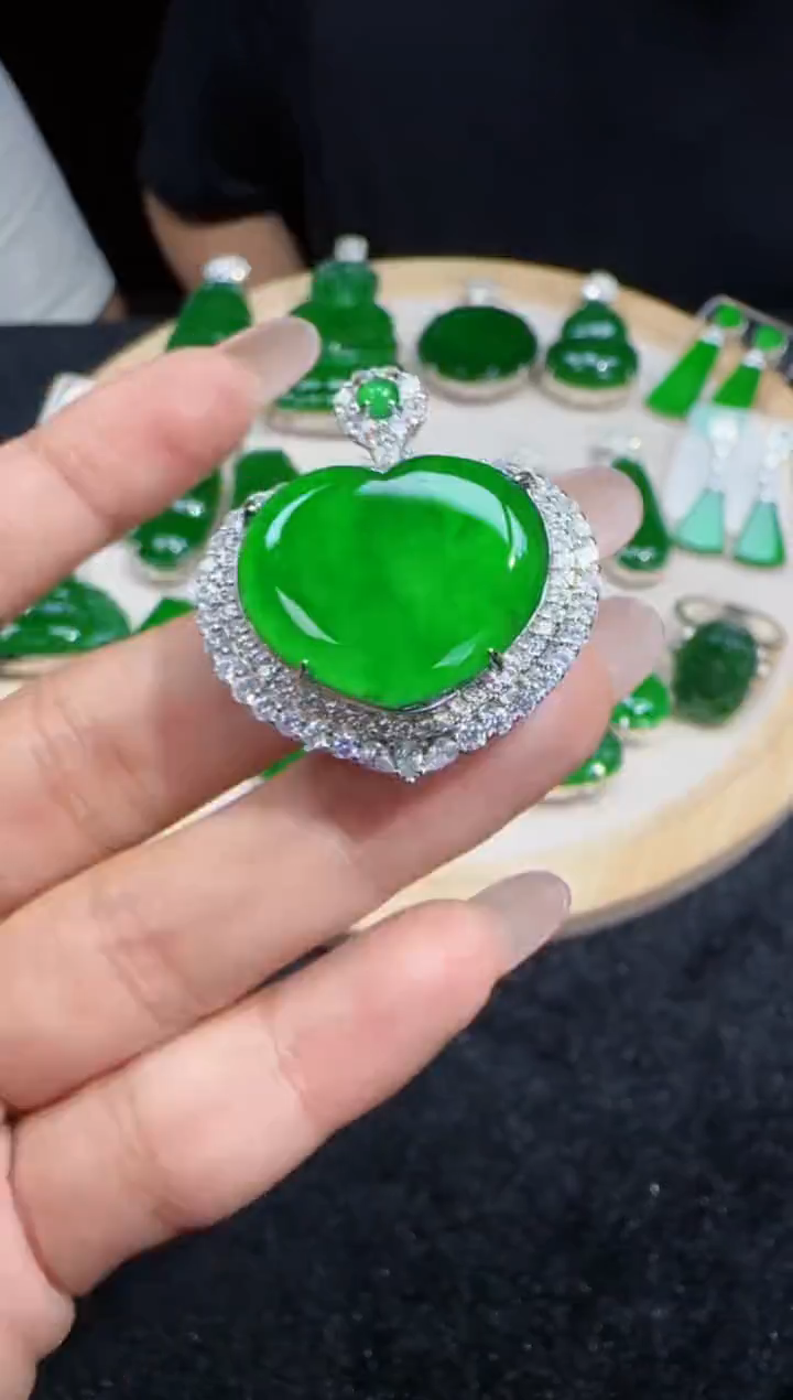 定制翡翠未镶嵌翡翠吊坠116