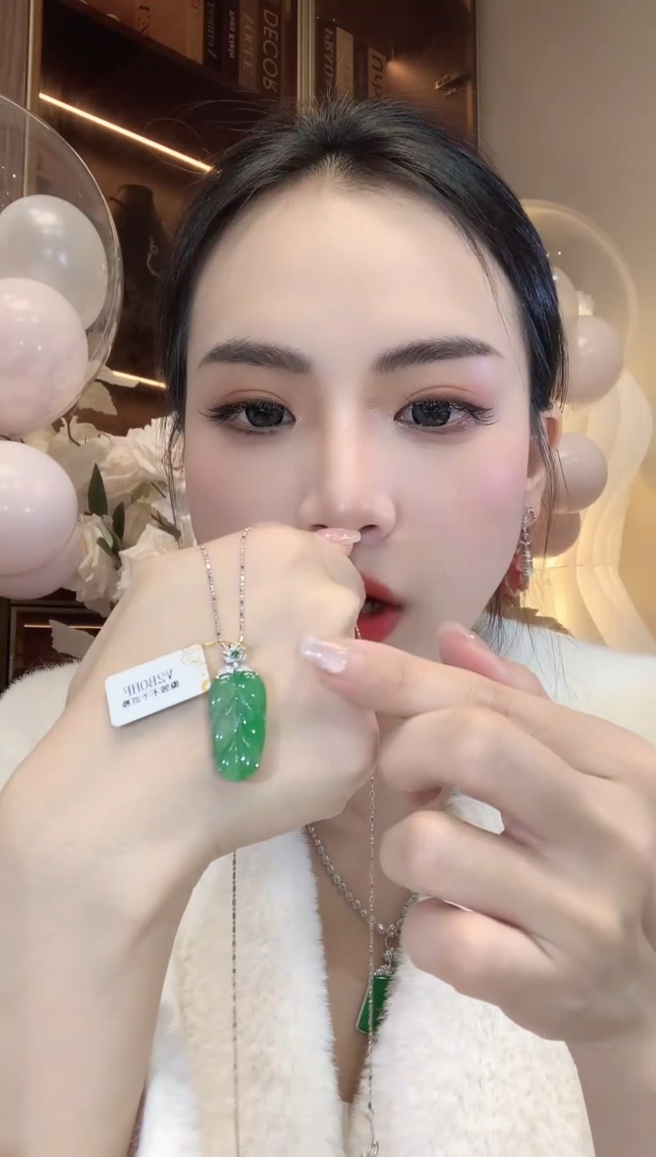 【闪购商品】翡翠吊坠(不含链)18K金镶嵌A44