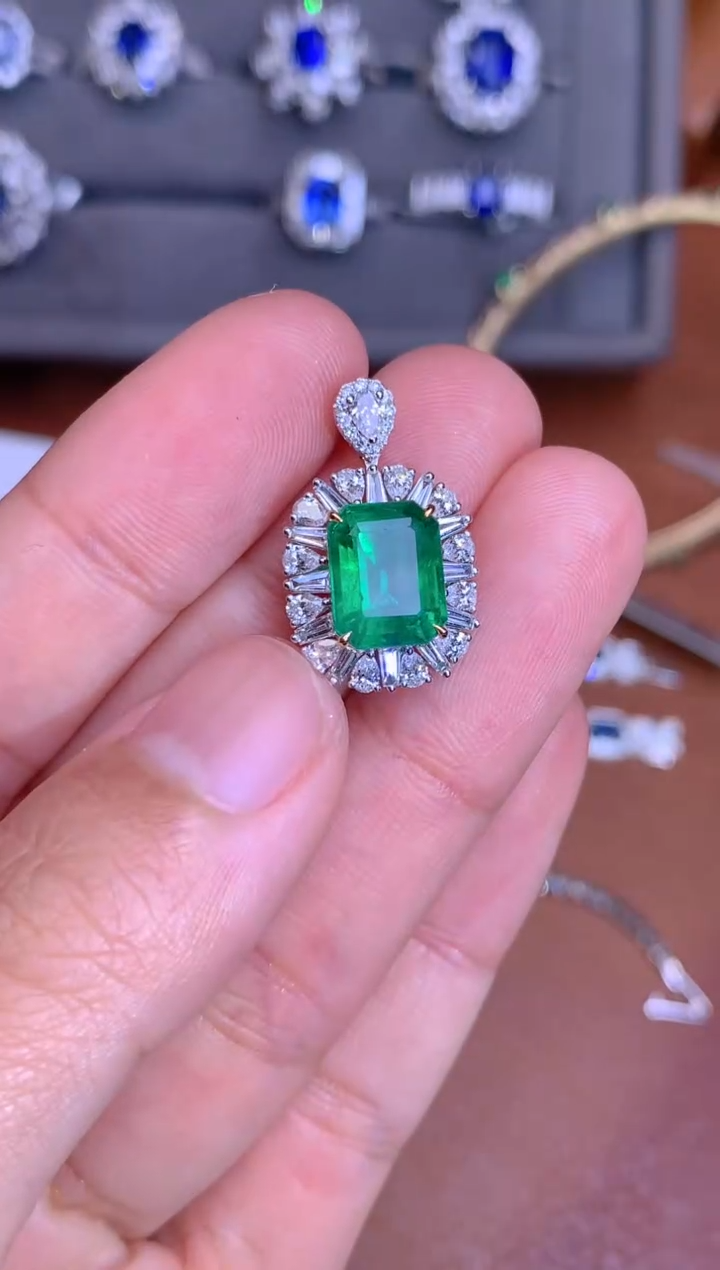 【闪购商品】祖母绿吊坠(不含链)18K金镶嵌2.45CT