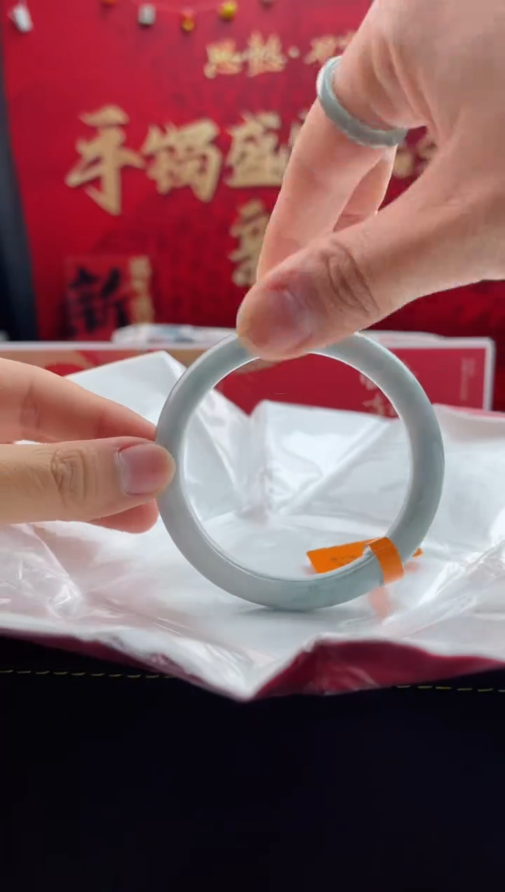 【闪购商品】翡翠手镯未镶嵌10翡翠手镯（微瑕）