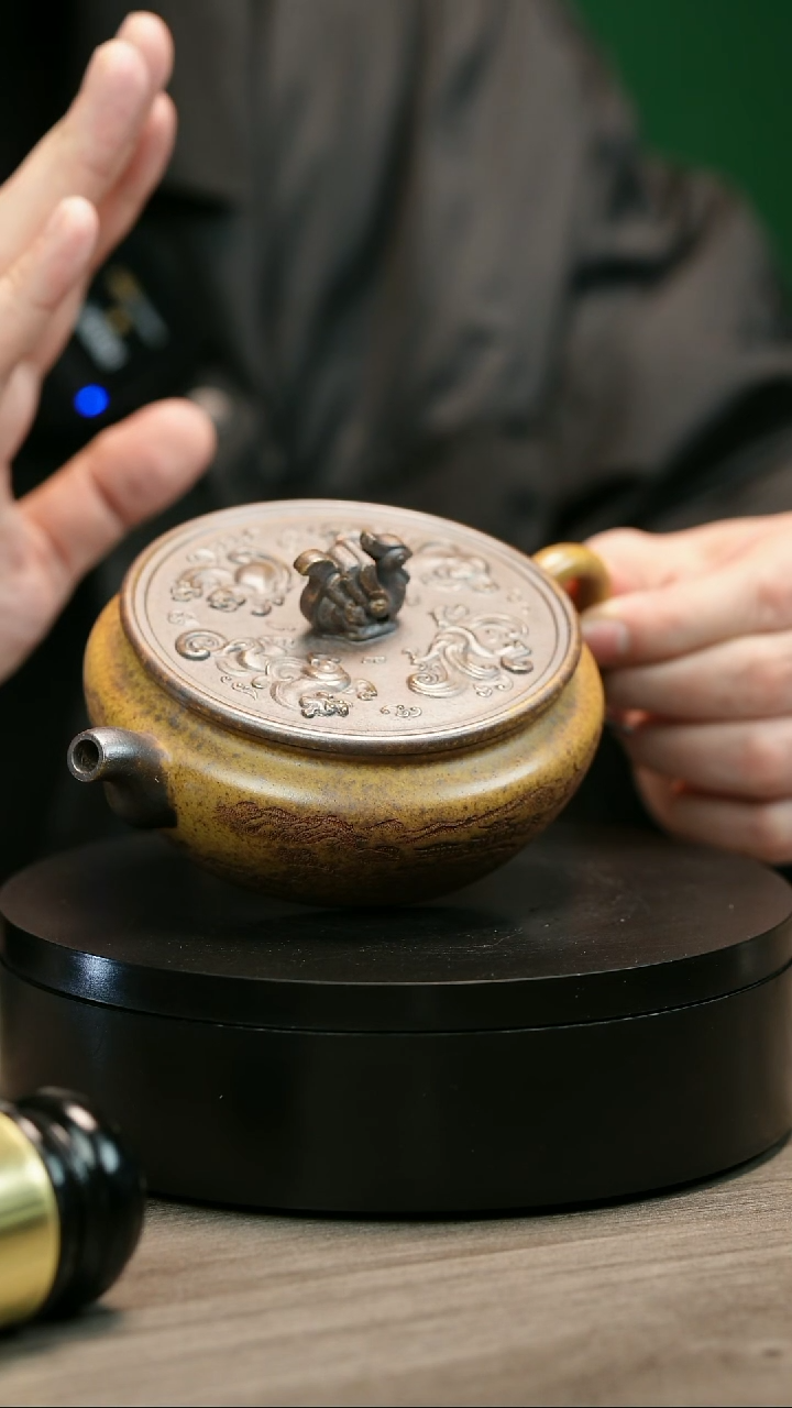 茶壶紫砂手***了H2459李三妹段泥凤凰云台