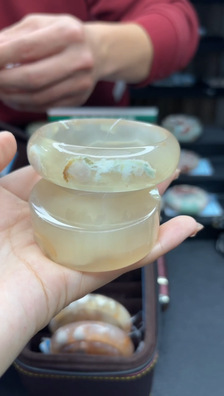 【闪购商品】石英质玉手镯未镶嵌580（57圈赠送镯心）