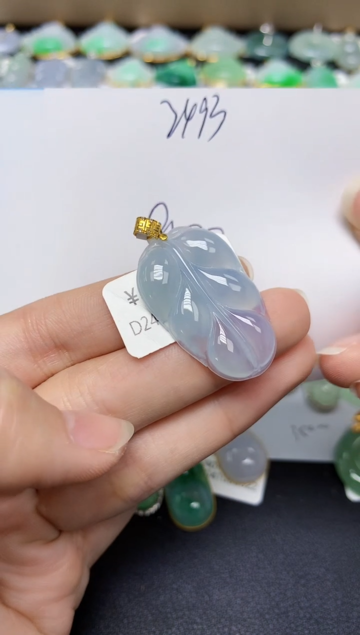 翡翠18K金镶嵌颈饰 天然翡翠A货