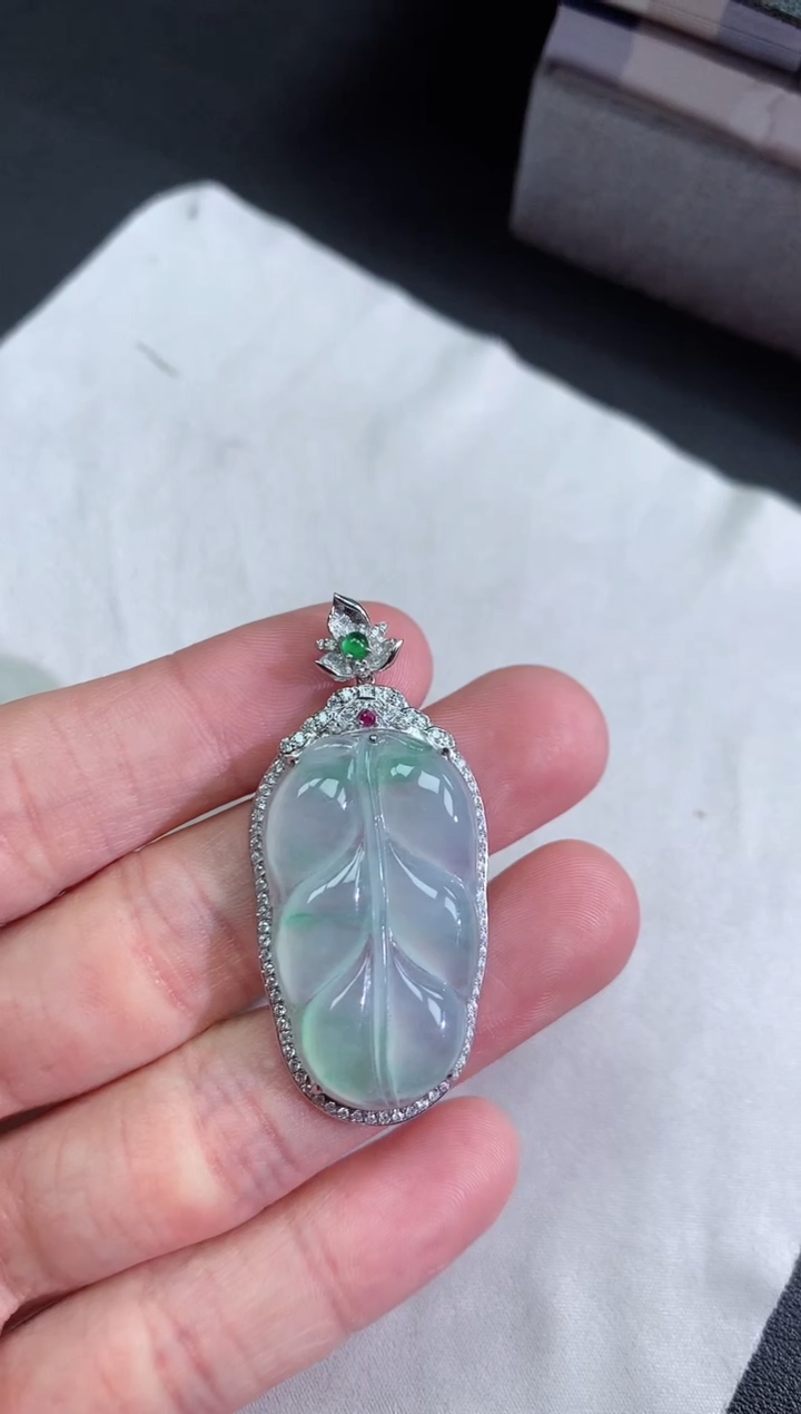 【闪购商品】翡翠颈饰18K金镶嵌叶子