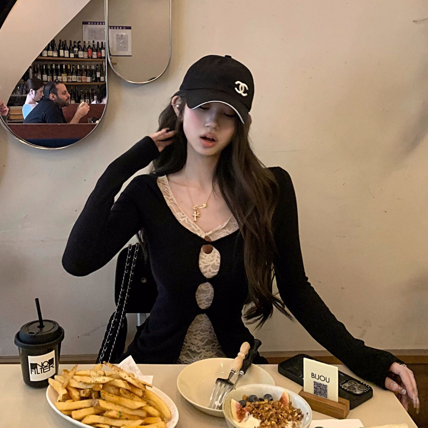 辣妹设计感镂空假两件蕾丝长袖T恤女春秋新款修身内搭打底上衣