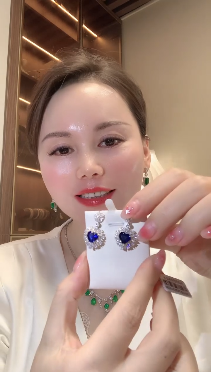 【闪购商品】蓝宝石耳饰18K金镶嵌D91