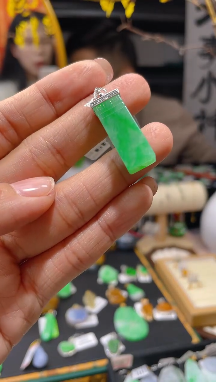 【闪购商品】翡翠颈饰18K金镶嵌假一赔三