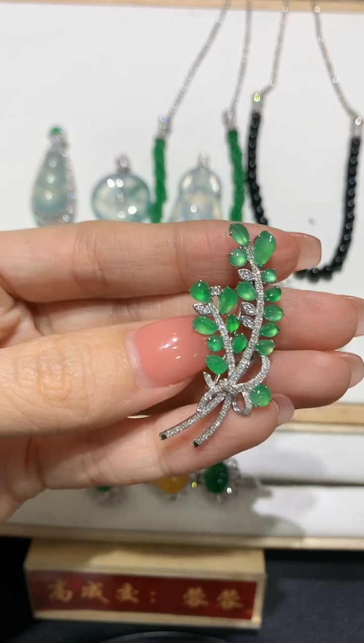 【闪购商品】翡翠吊坠(不含链)18K金镶嵌团购2