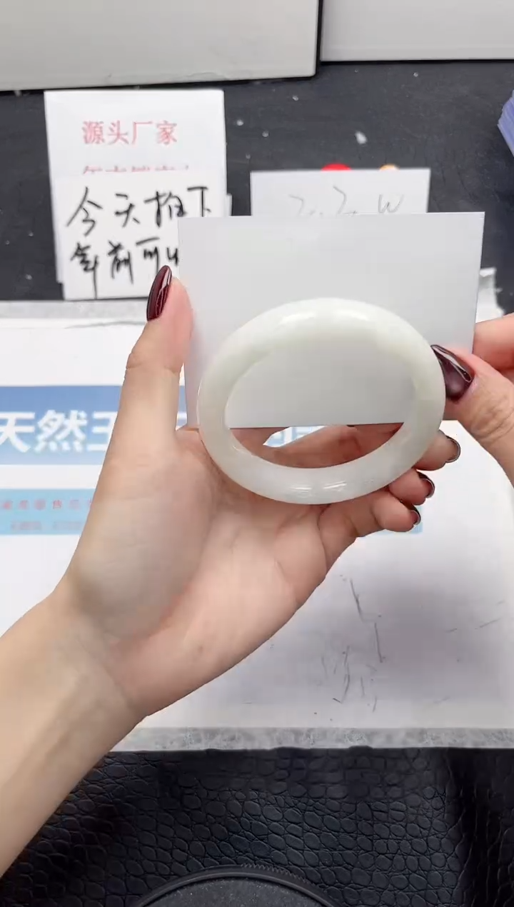 【闪购商品】石英质玉手镯未镶嵌234-57.5