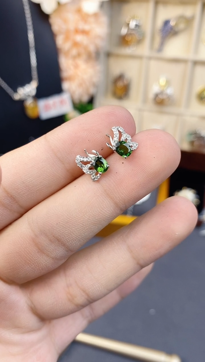 【闪购商品】透辉石耳钉银S925镶嵌带证书