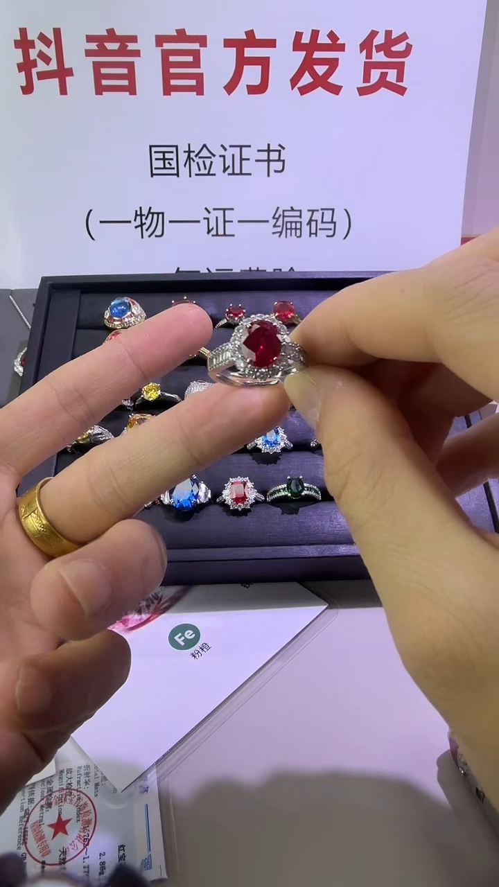 18K金镶嵌戒指红宝石50