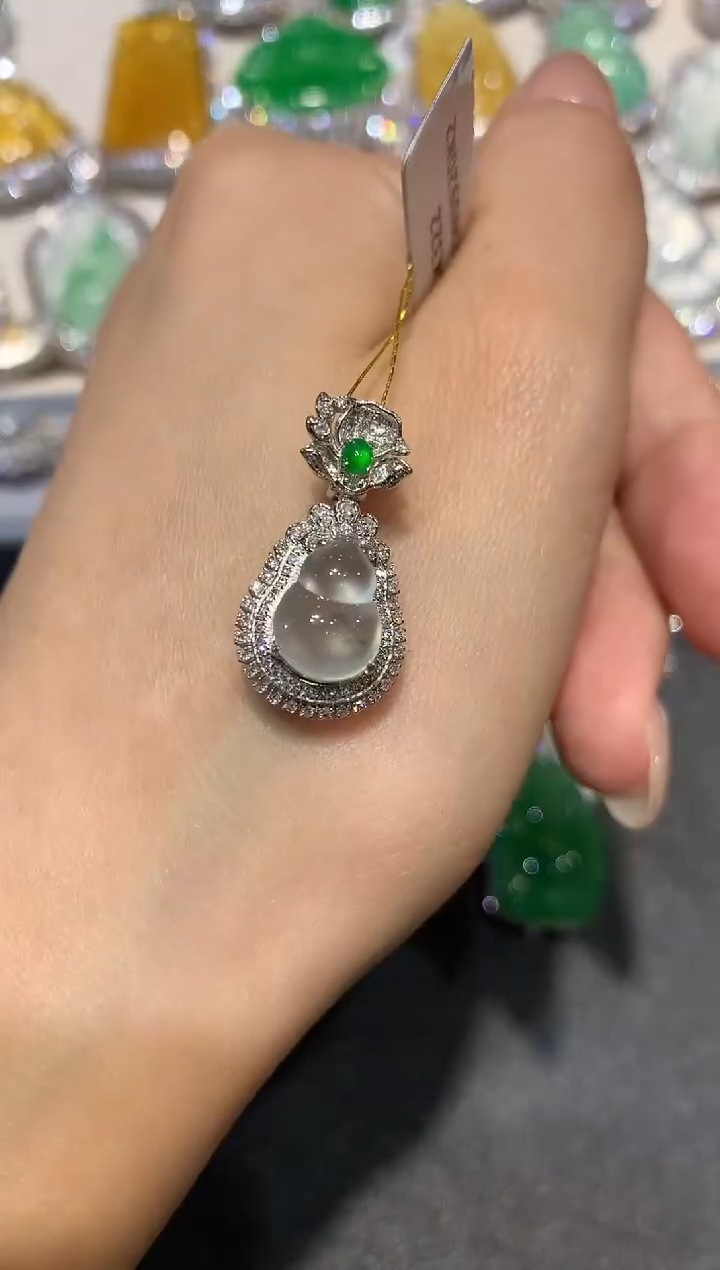 【闪购商品】翡翠吊坠(不含链)18K金镶嵌q339      