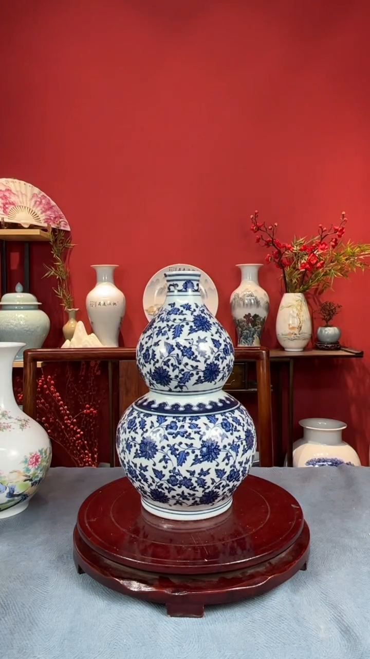 陶瓷青花缠枝莲葫芦