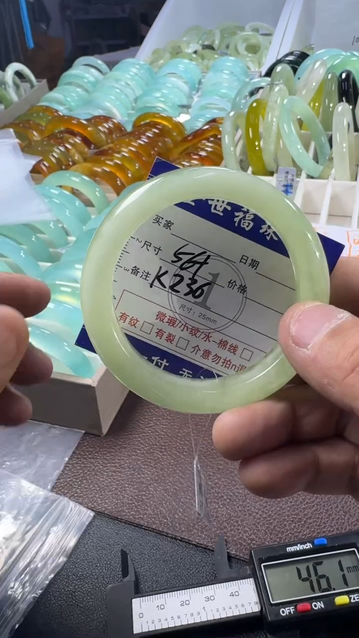 未镶嵌蛇纹石玉手镯1