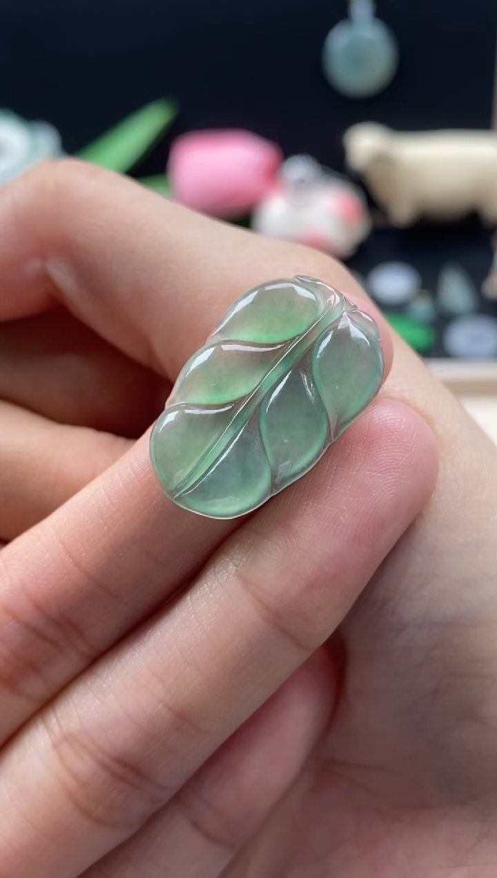 【闪购商品】翡翠颈饰未镶嵌翡翠晴绿叶子