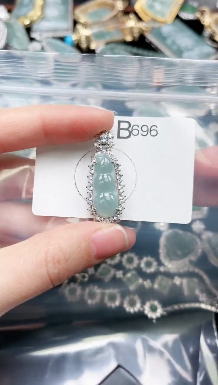 【闪购商品】翡翠颈饰未镶嵌696赠皮绳