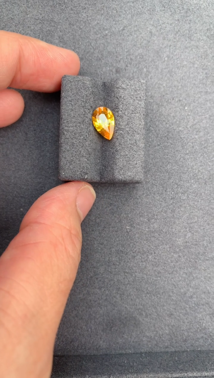 【闪购商品】彩色蓝宝石裸石未镶嵌1.5ct黄蓝宝