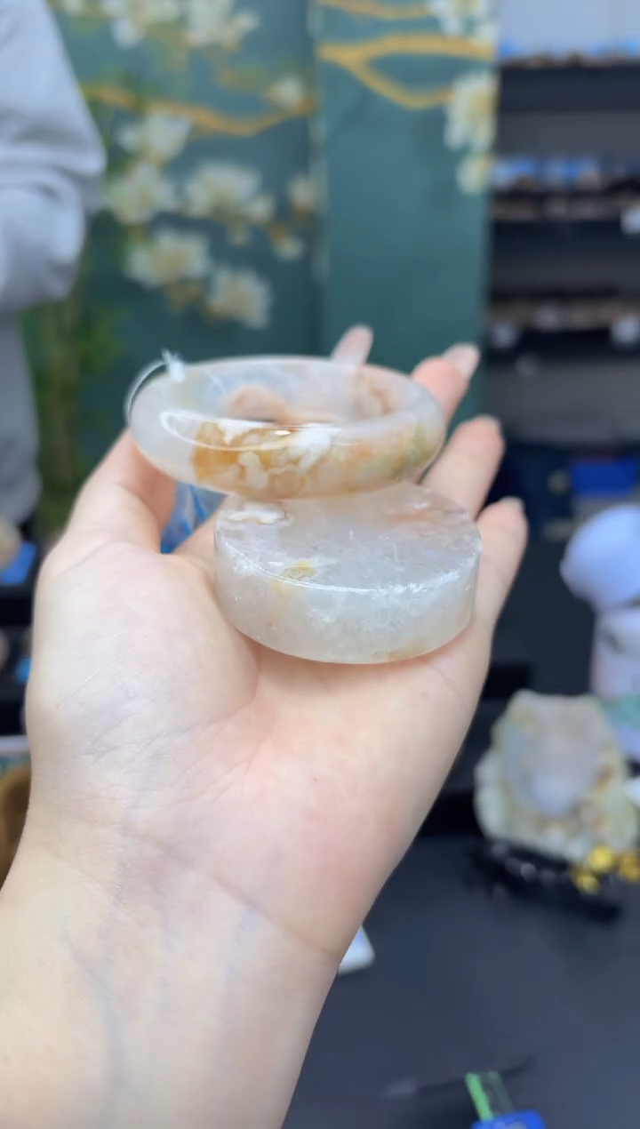 【闪购商品】石英质玉未镶嵌手镯C49(55圈赠送镯心)