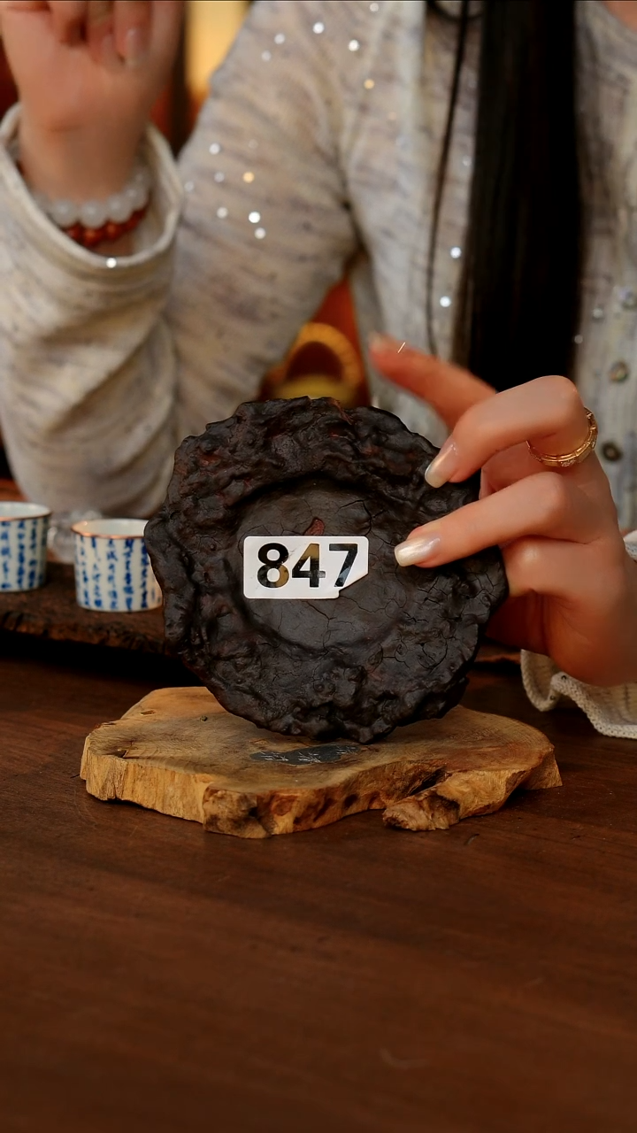 红泥壶承....847