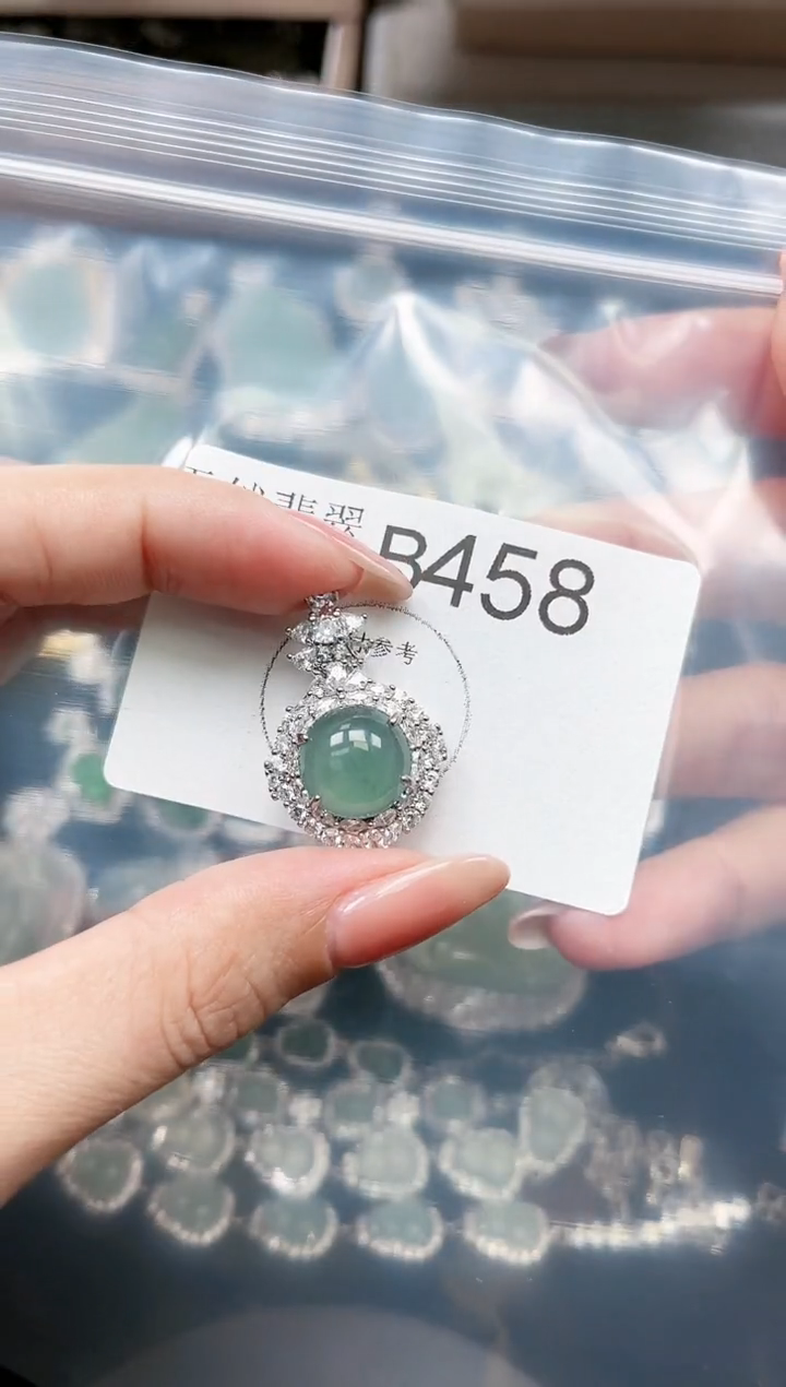 【闪购商品】翡翠颈饰未镶嵌赠皮绳458