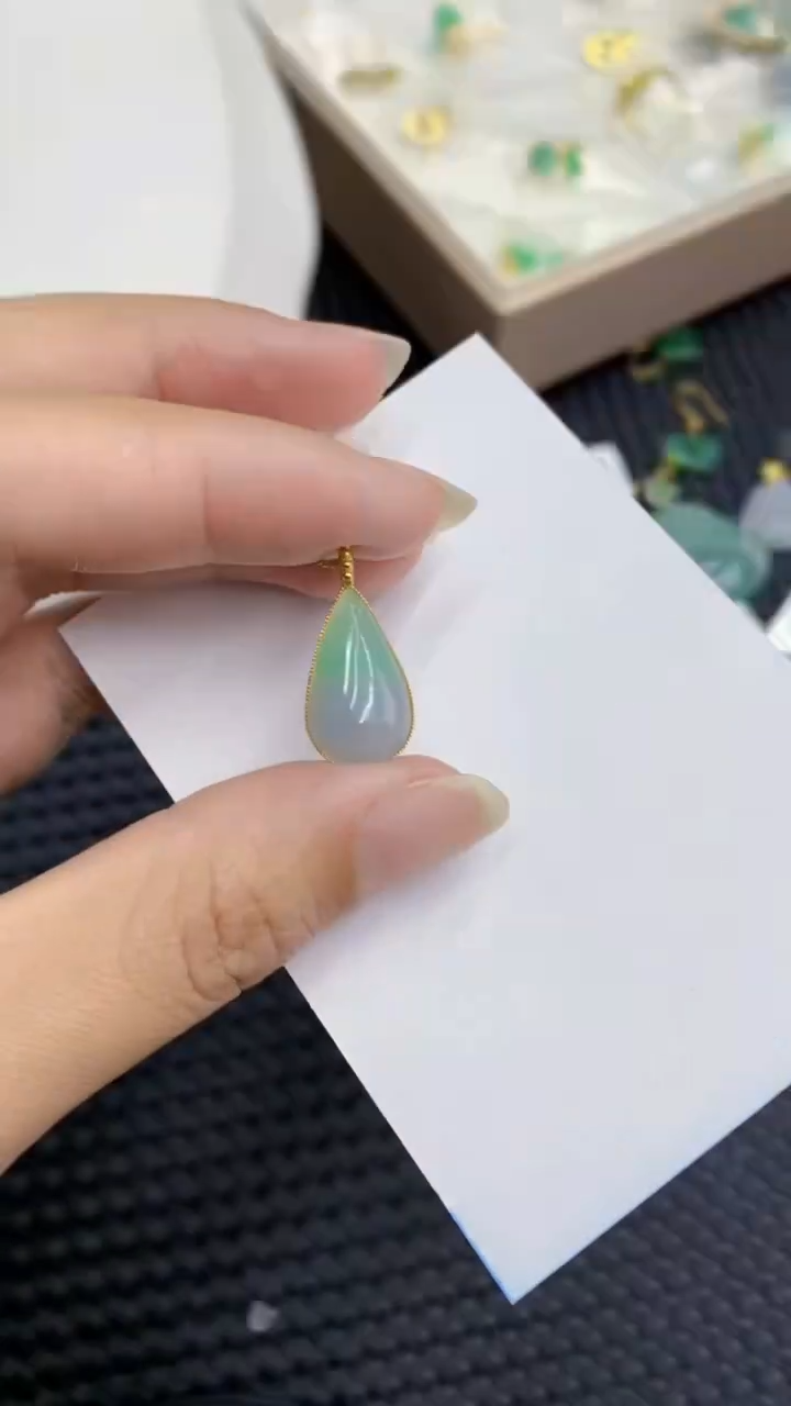 【闪购商品】翡翠颈饰18K金镶嵌            8