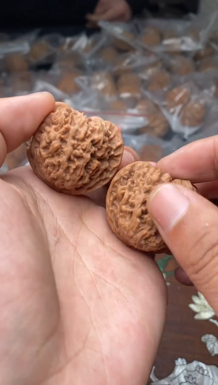 【闪购商品】文玩核桃把件A82号39尺满天星