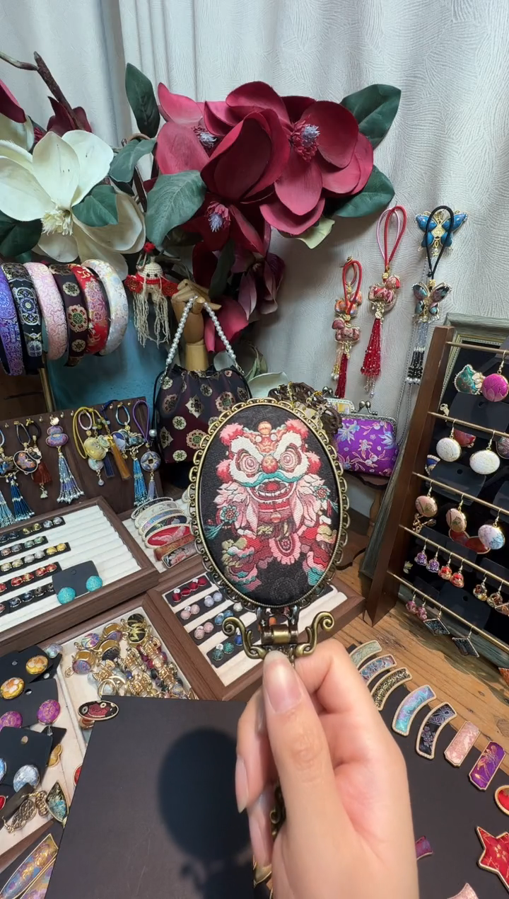 夜*【孤品车12.29】张国权醒狮折叠镜子