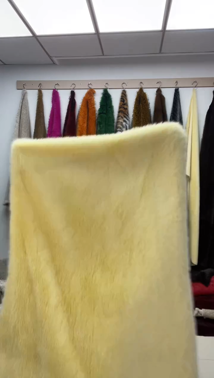 聚酯纤维小鸭黄狐狸毛  1.8*1