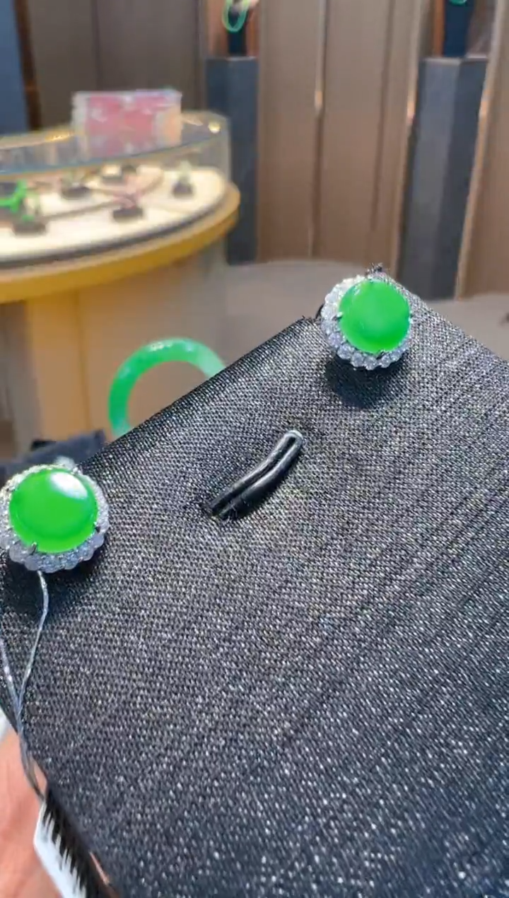 【闪购商品】翡翠耳钉银S925镶嵌多样性发一件