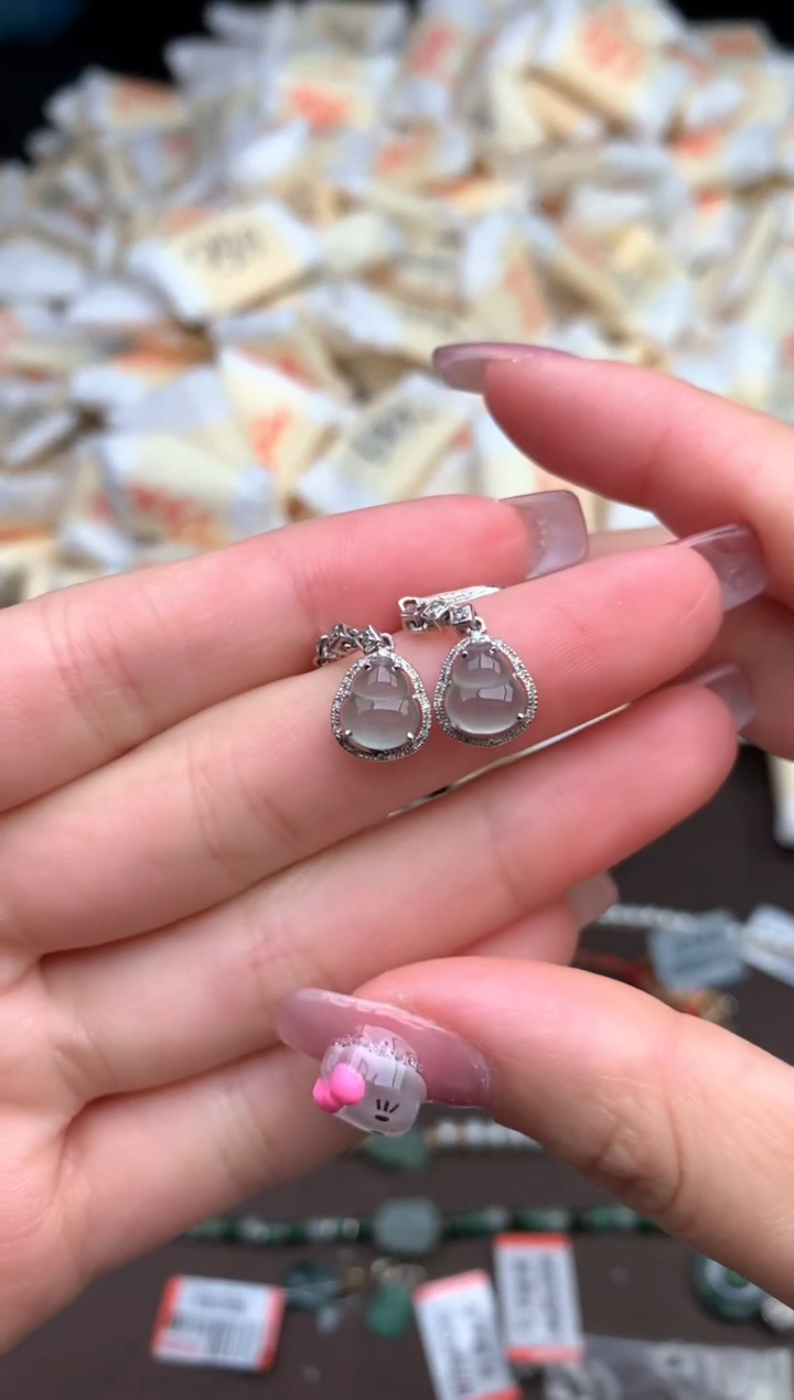 【闪购商品】翡翠耳饰18K金镶嵌 —