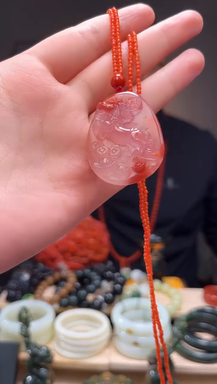 颈饰未镶嵌南红玛瑙吊坠