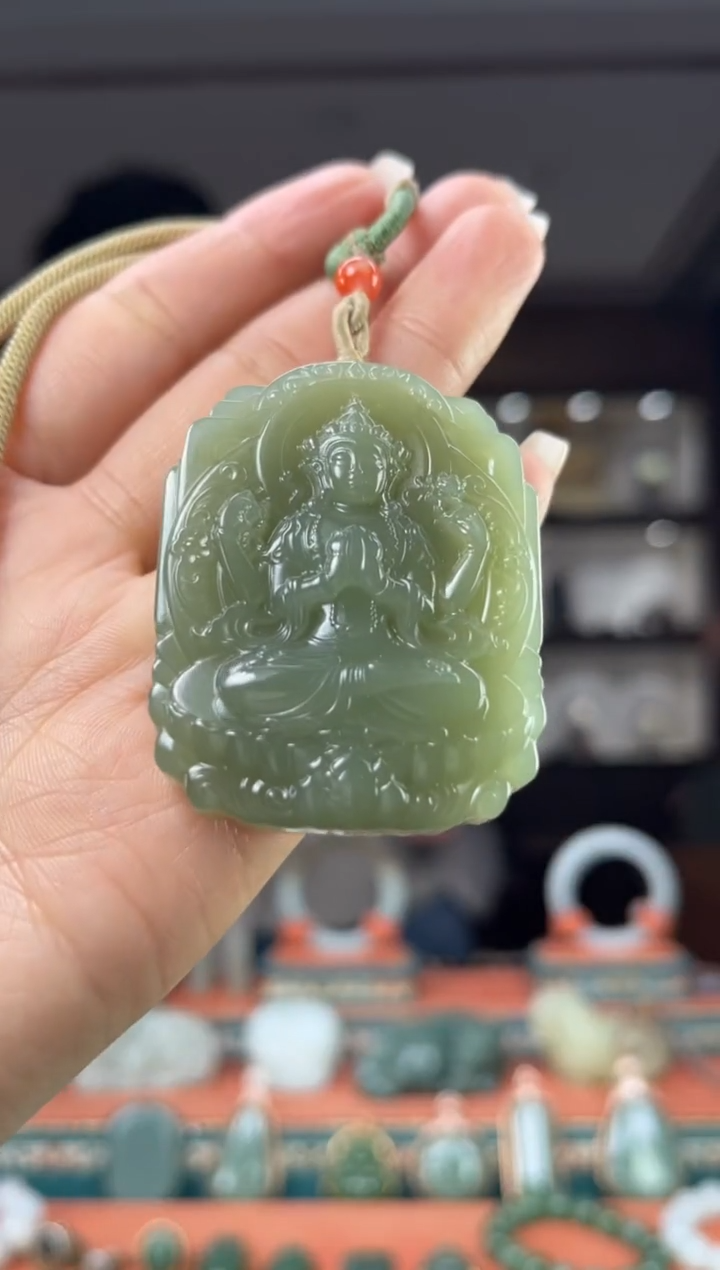 颈饰未镶嵌和田玉佩佩